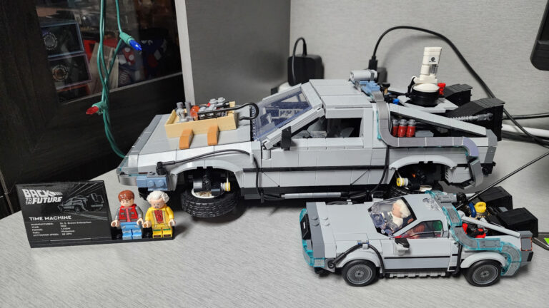 Revue des deux versions de la machine temporelle de Retour vers le futur