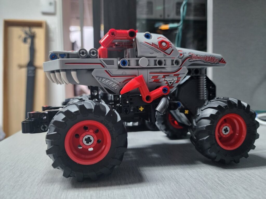 Lego Technic Monster Jam: ThunderROARus